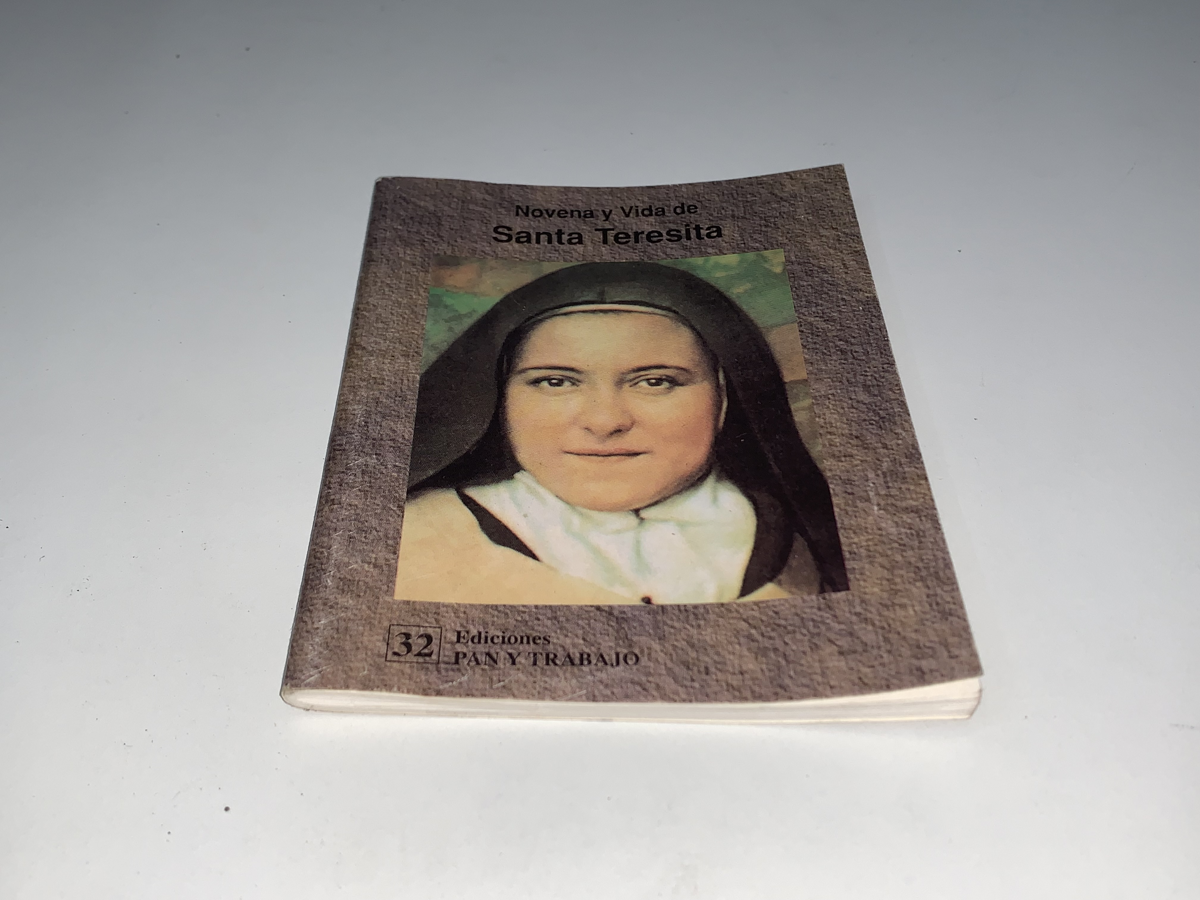 Novena y Vida de Santa Teresita