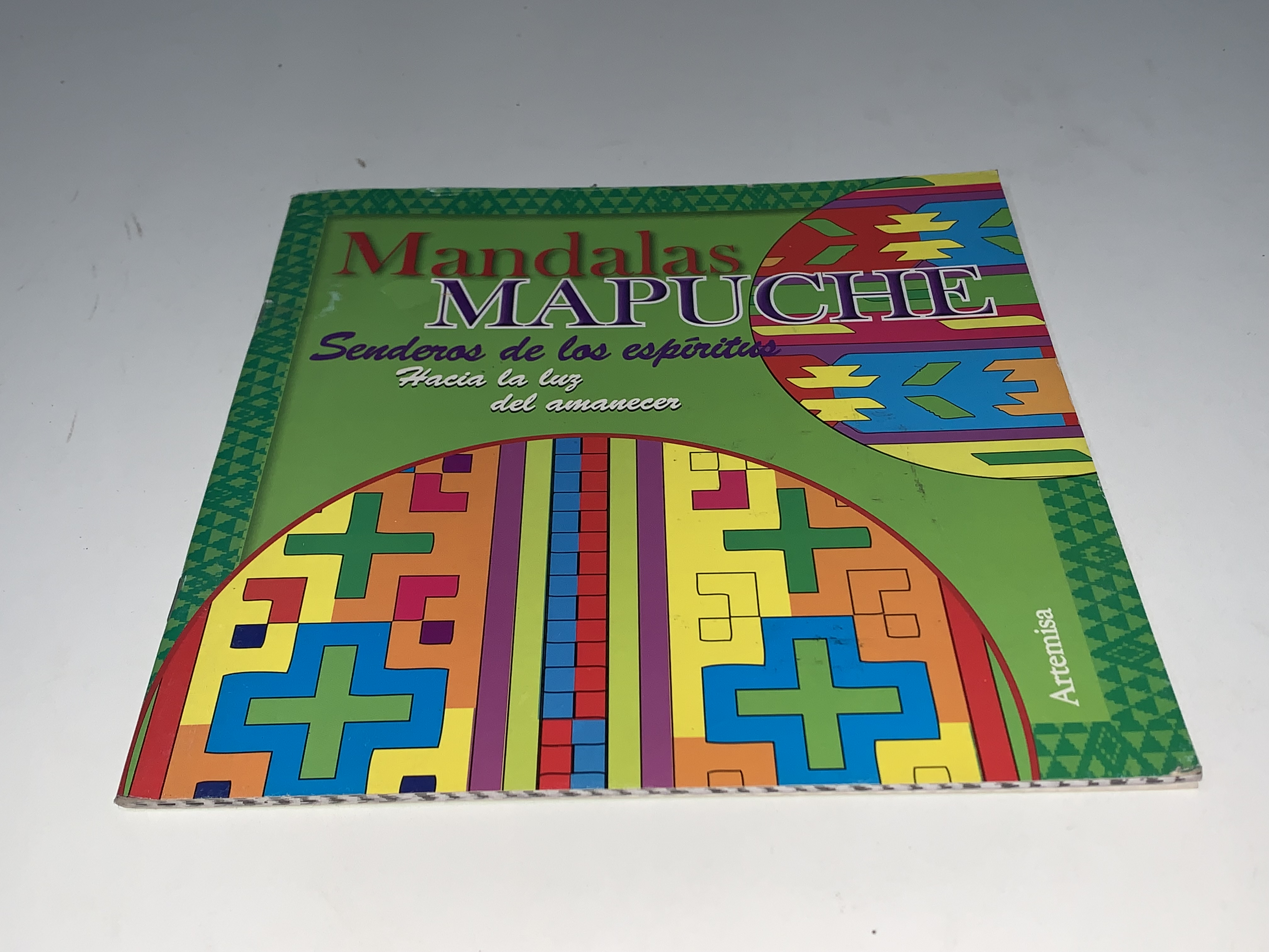 Mandalas Mapuche: Senderos de los espíritus Hacia la luz del amanecer