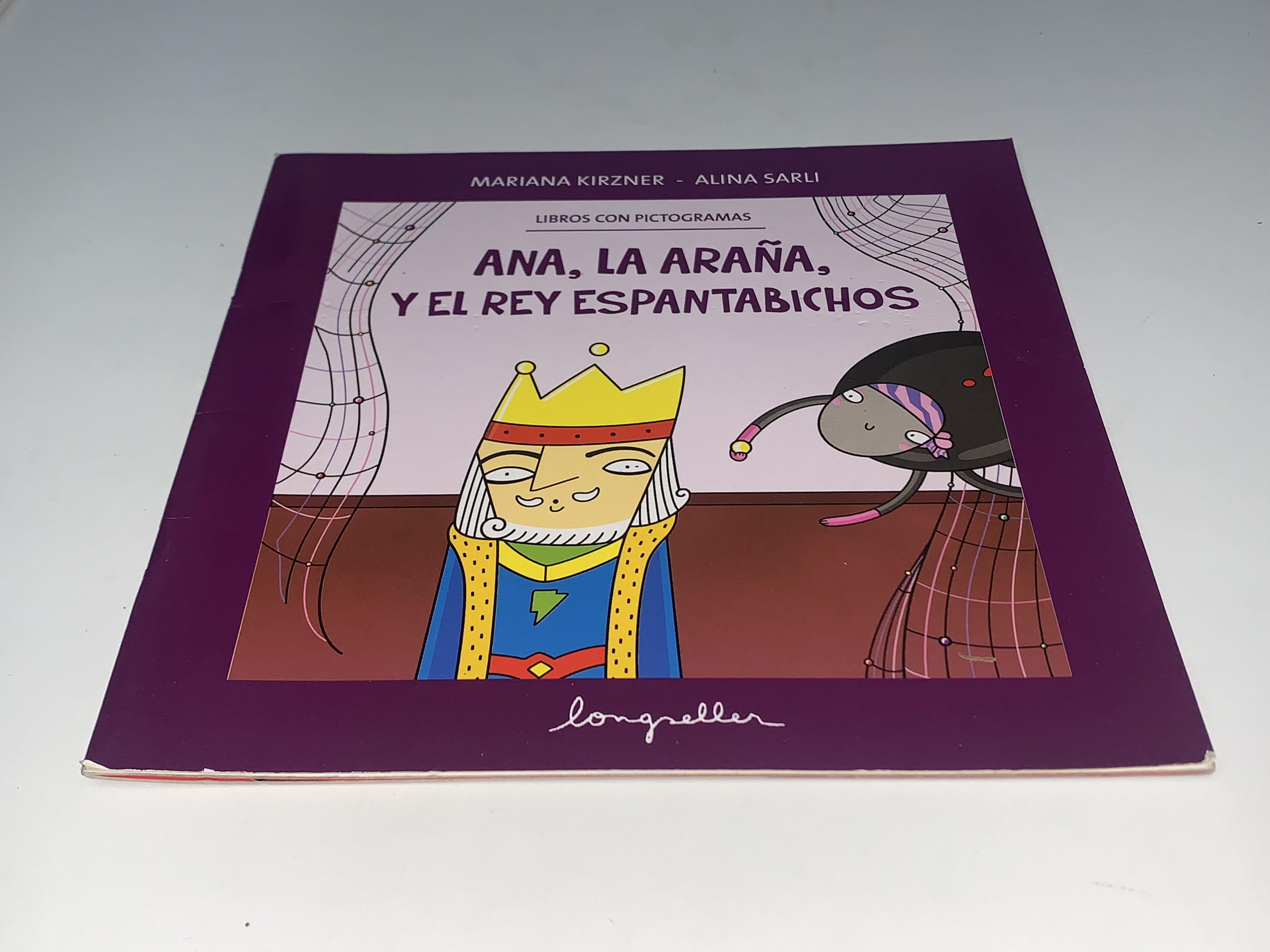 Ana, la araña, y el rey espantabichos