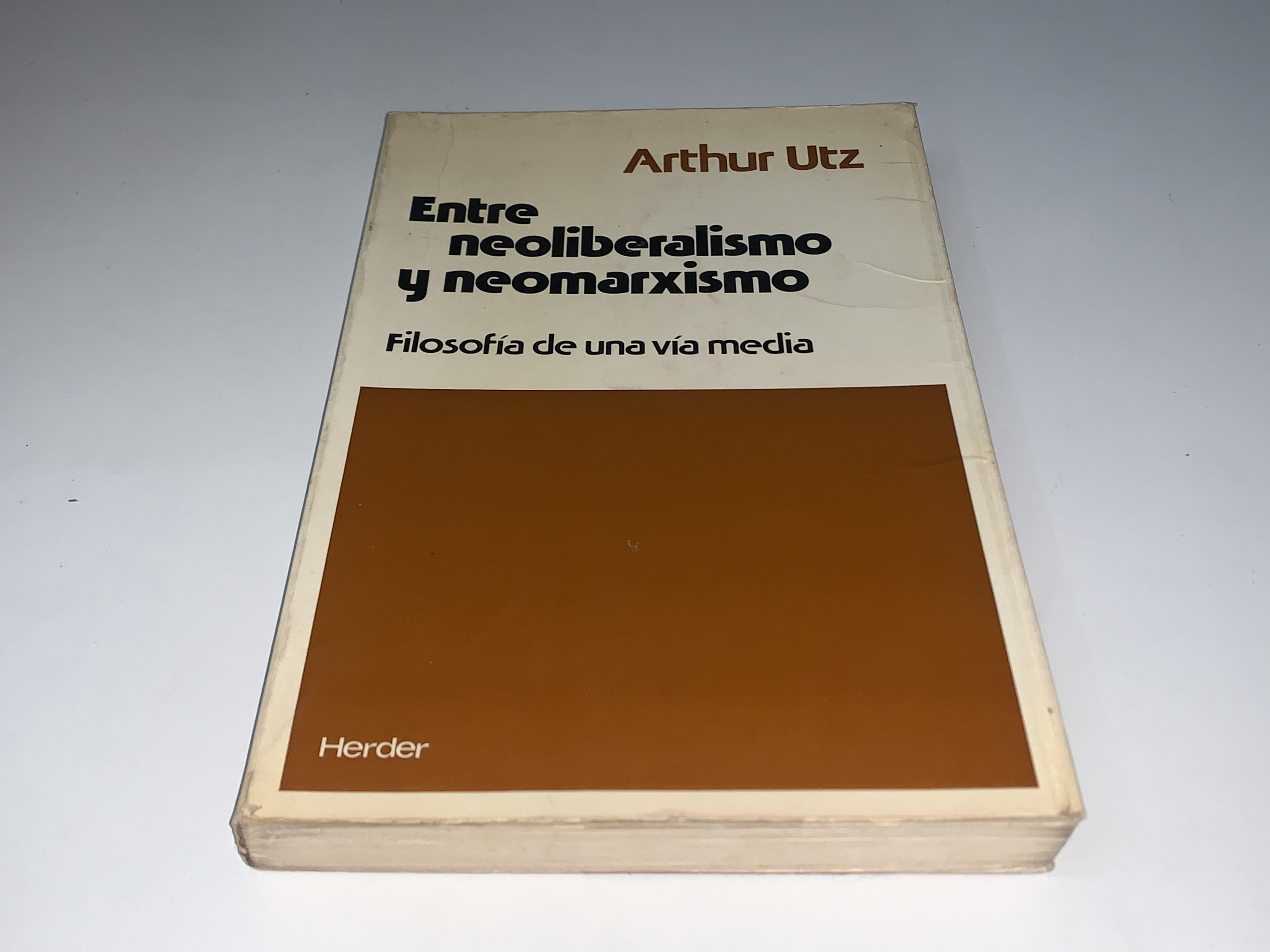 Entre neoliberalismo y neomarxismo