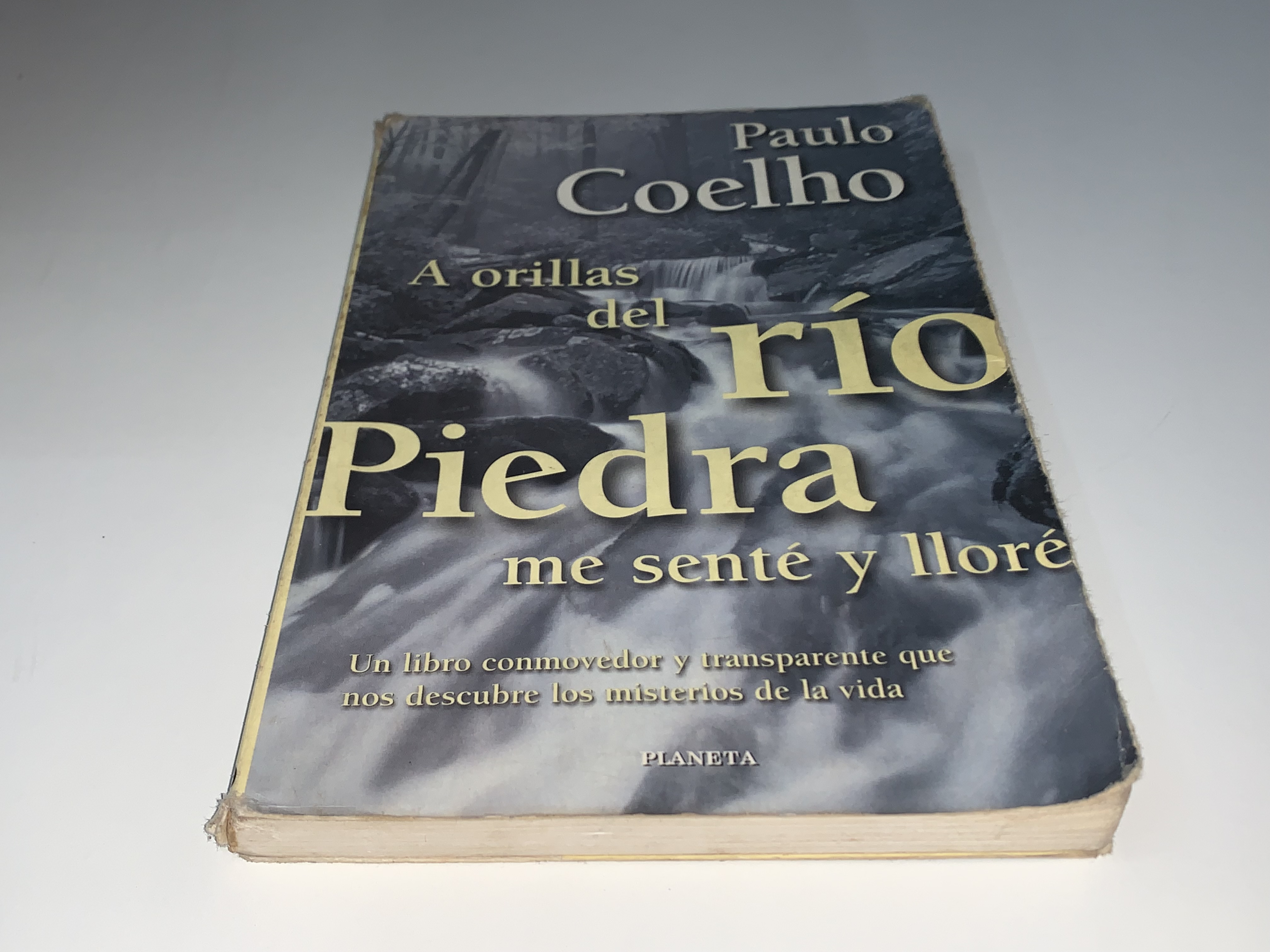 A orillas del río Piedra me senté y lloré