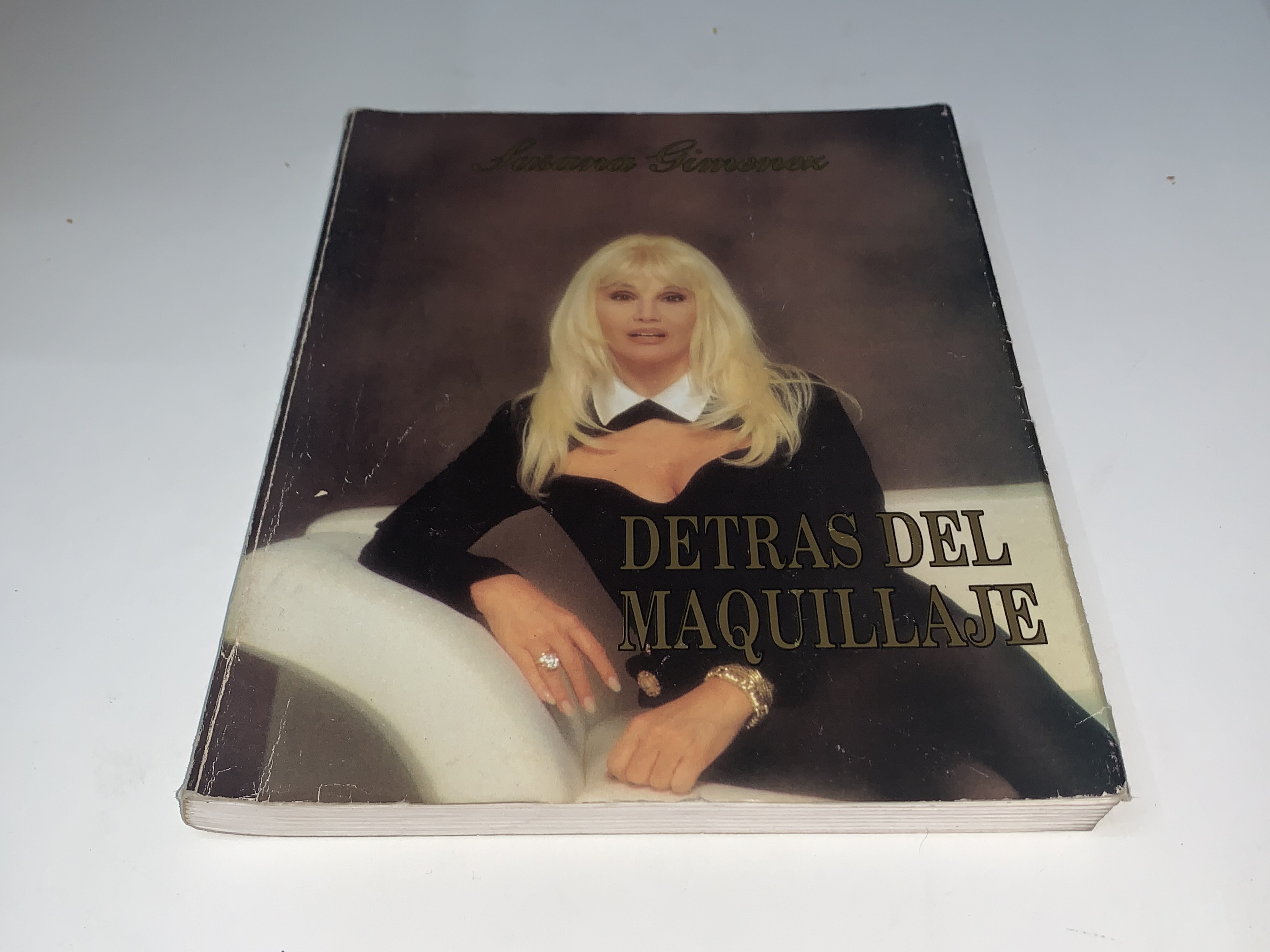 Detrás del Maquillaje