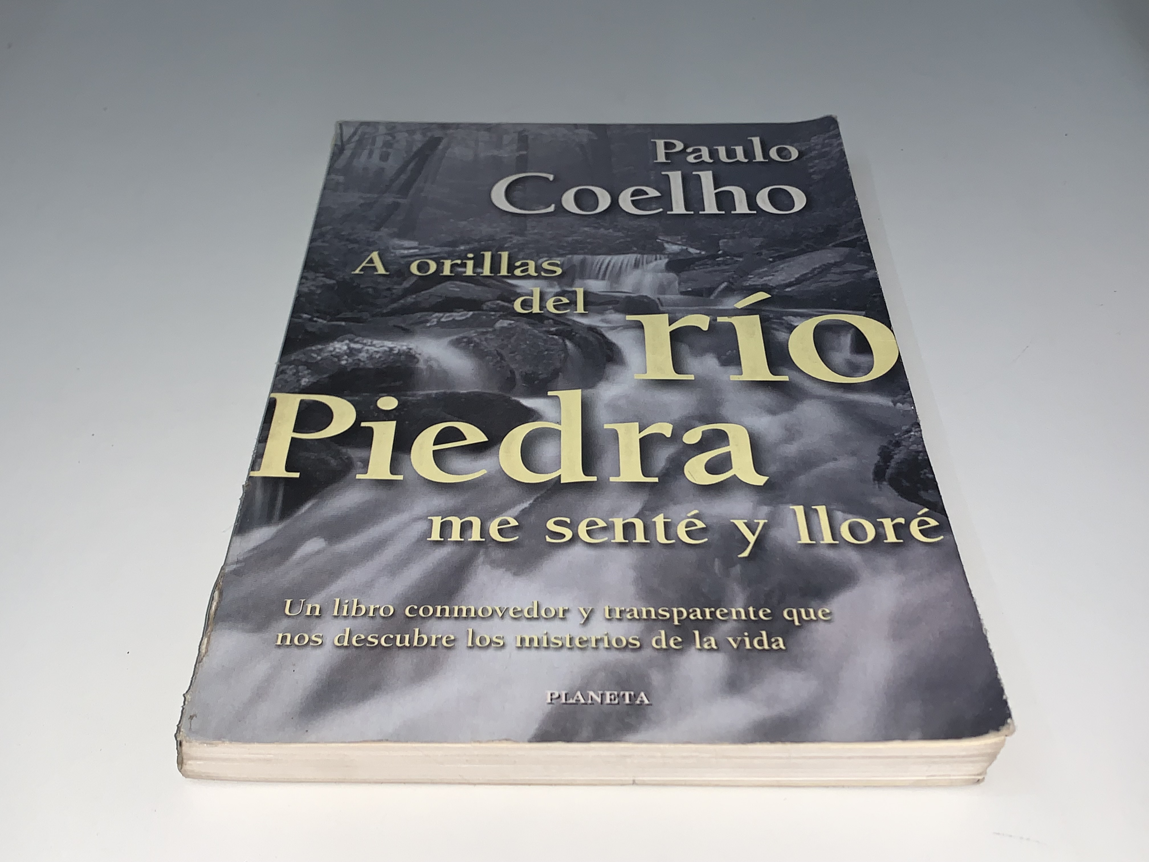 A orillas del río Piedra me senté y lloré