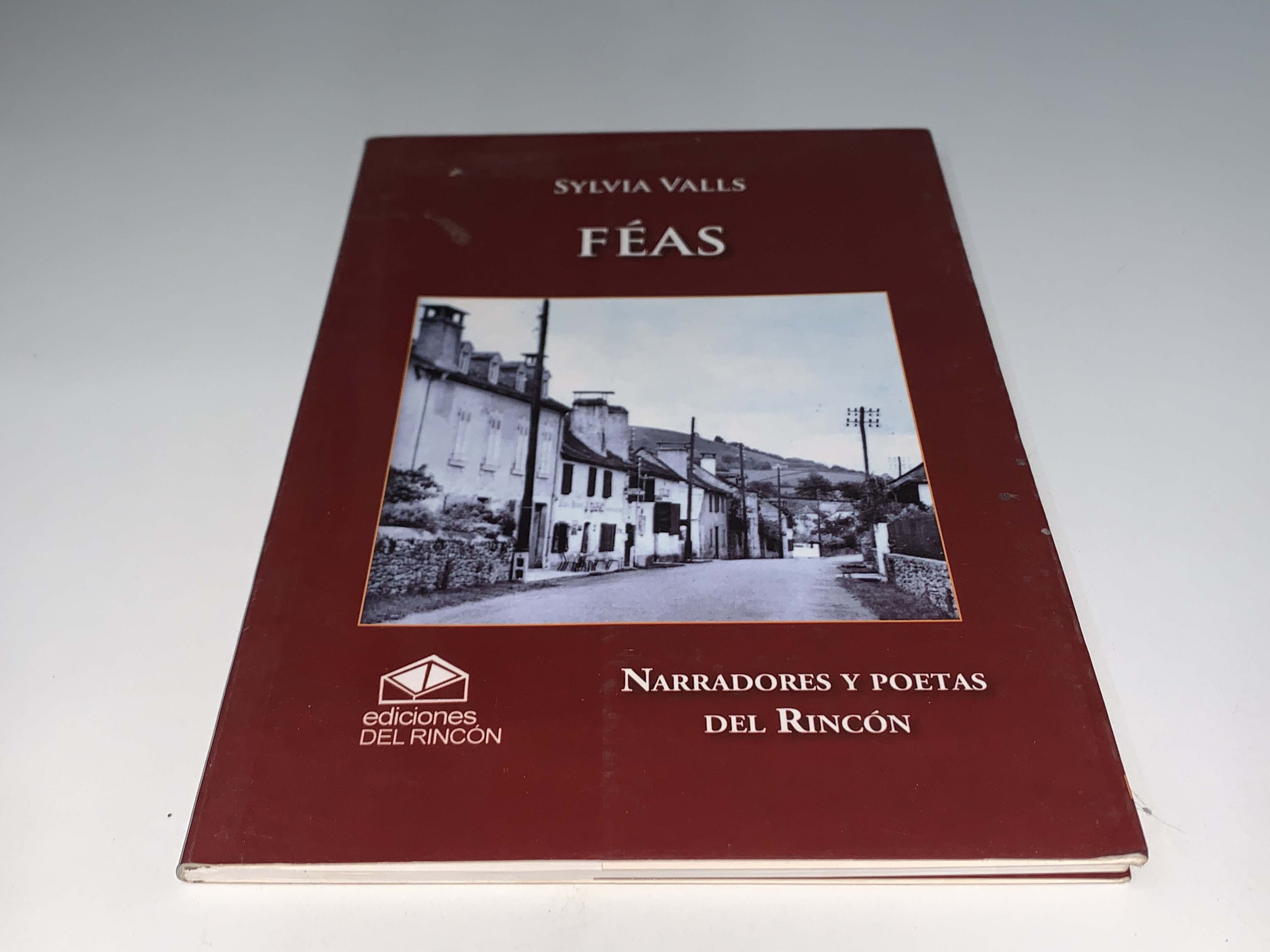 Féas
