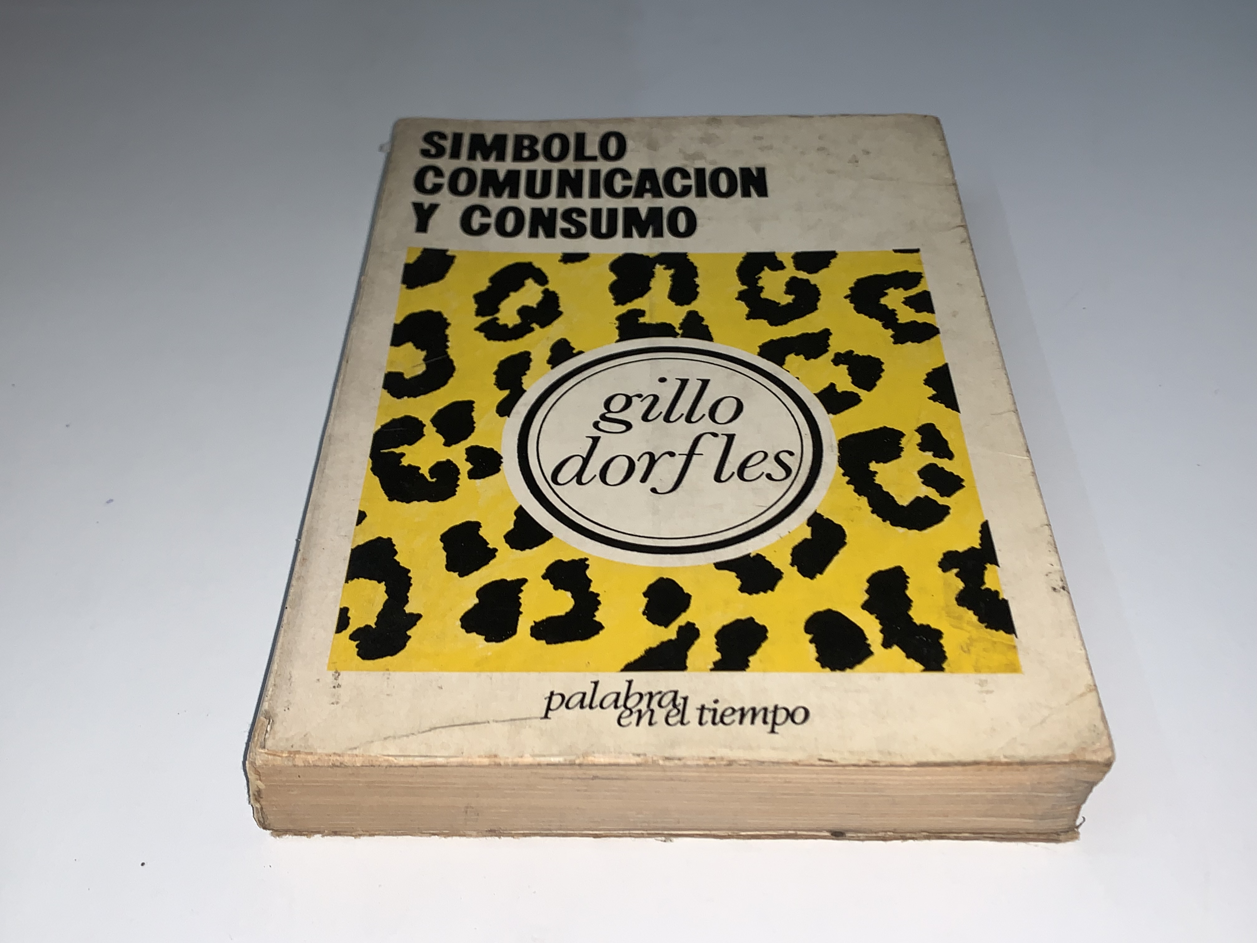 Símbolo, comunicación y consumo