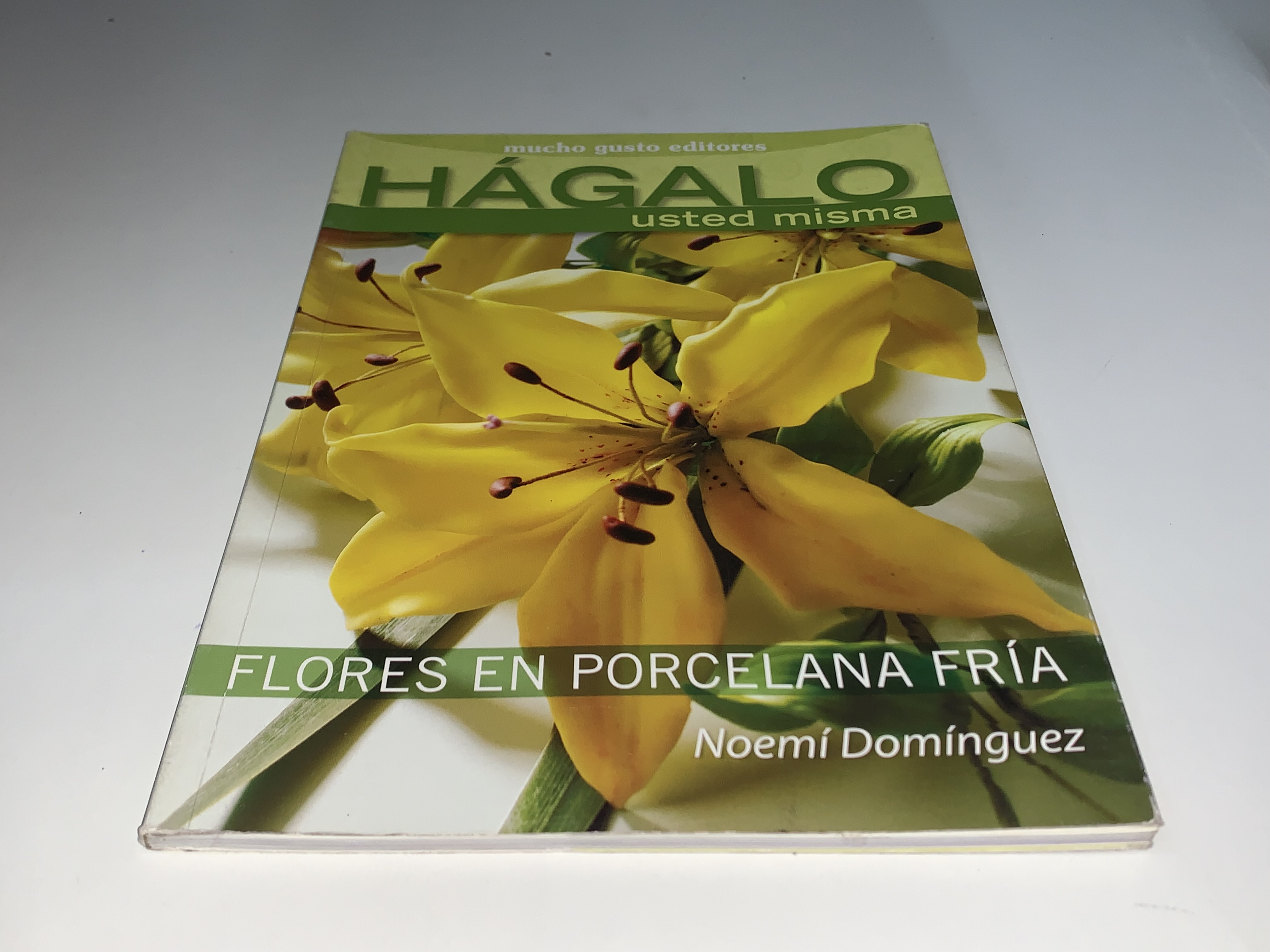 Hágalo usted misma: Flores en porcelana fría