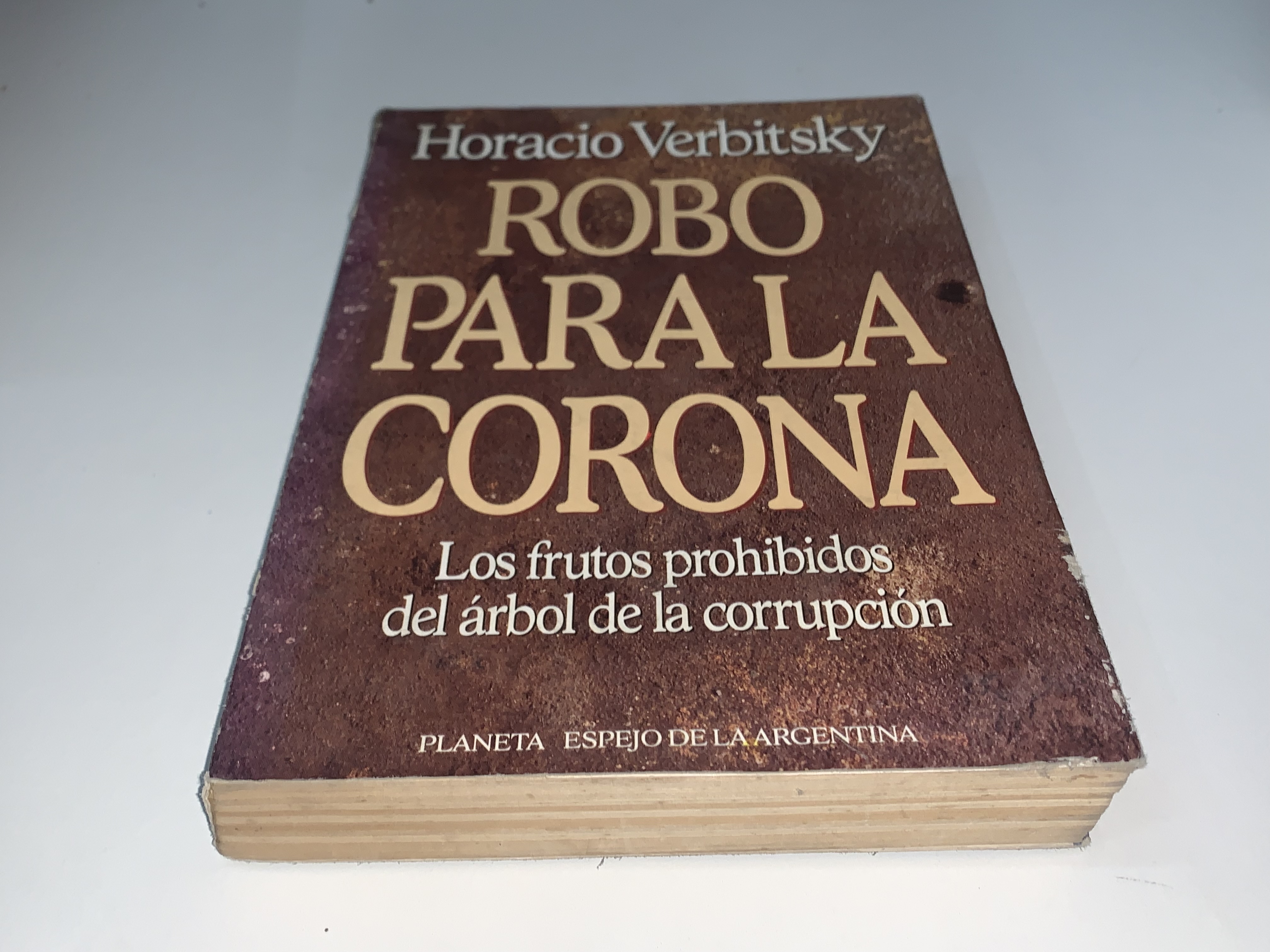 Robo para la corona