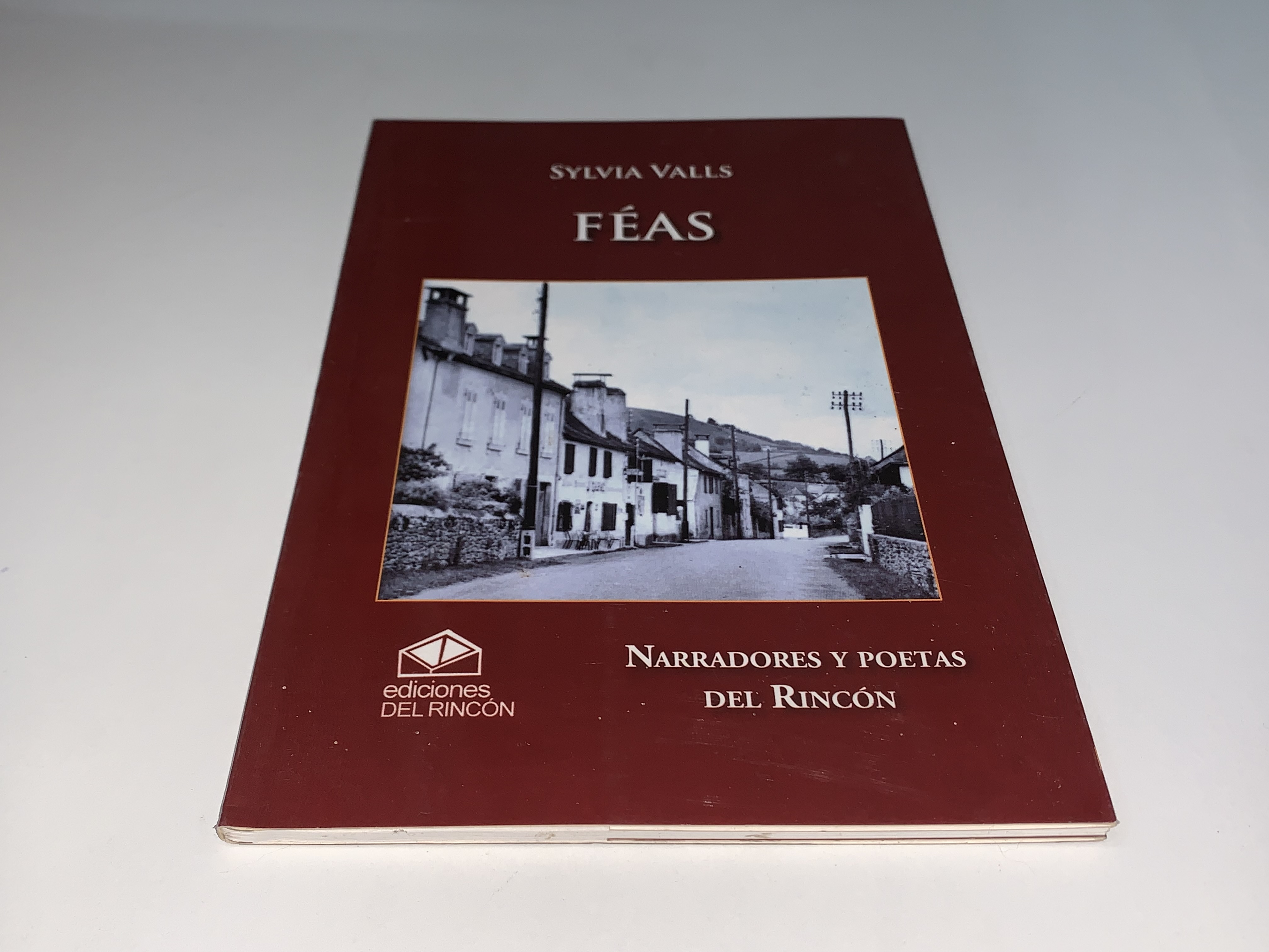 Féas