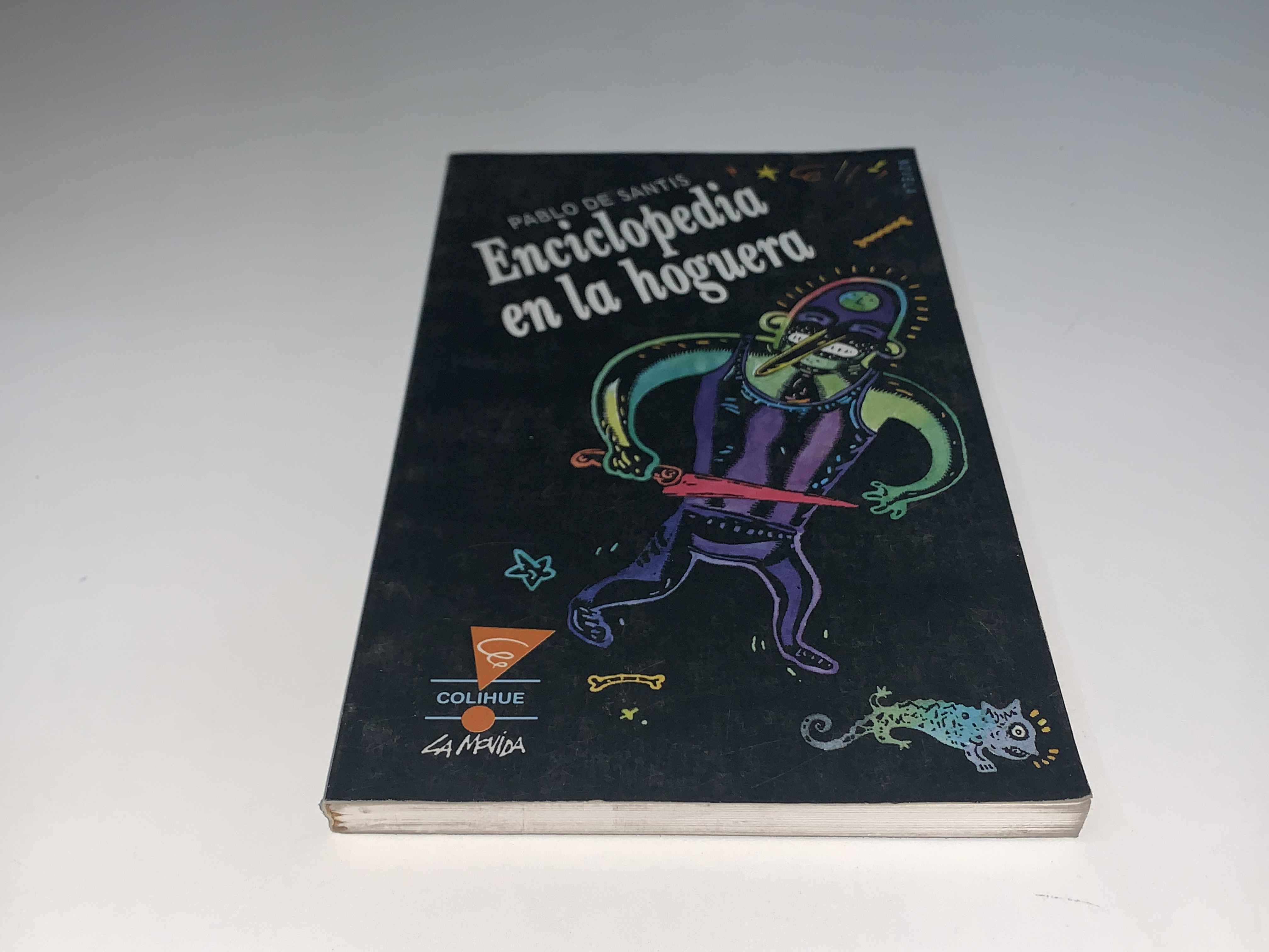Enciclopedia en la hoguera