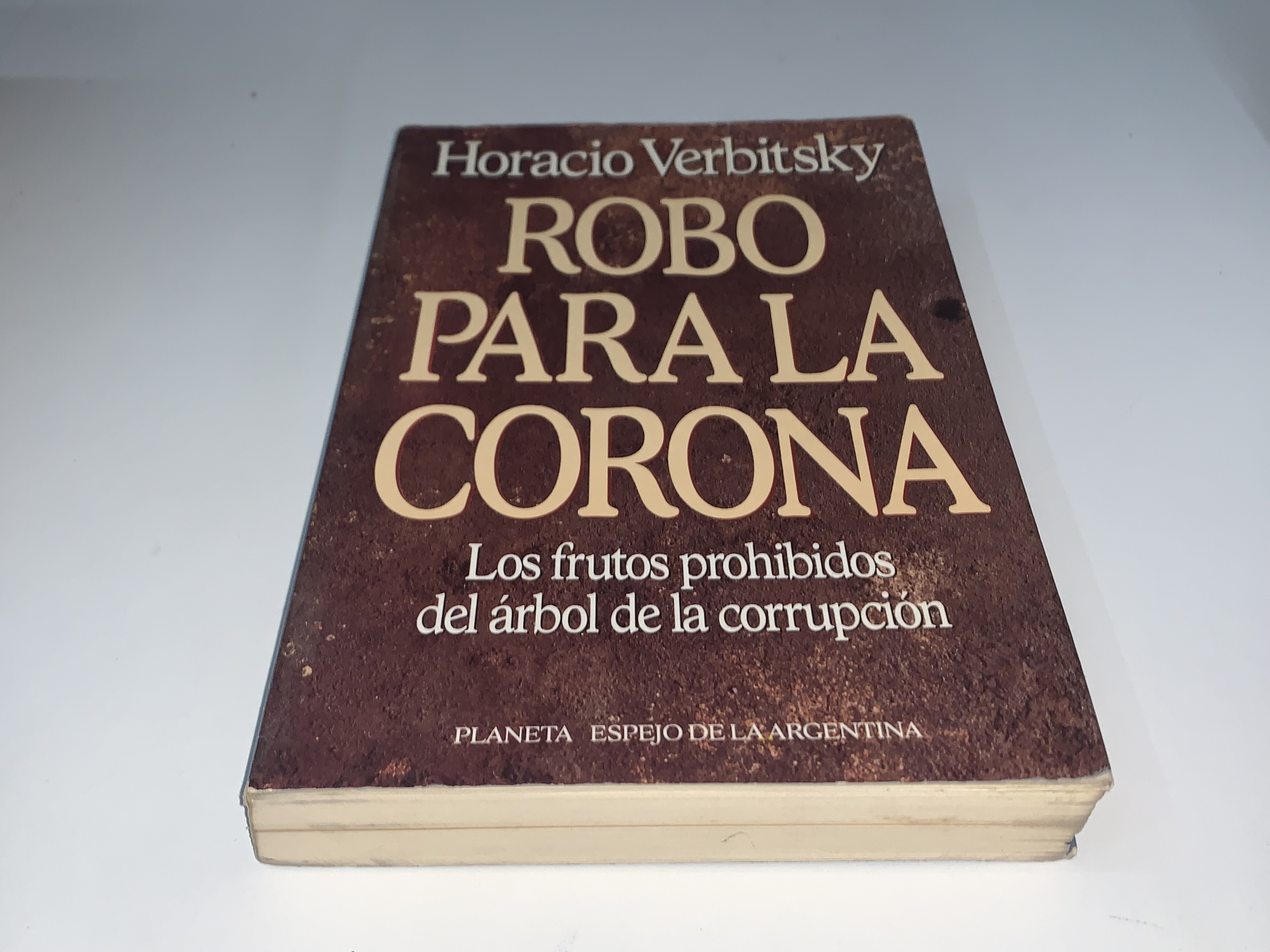Robo para la corona