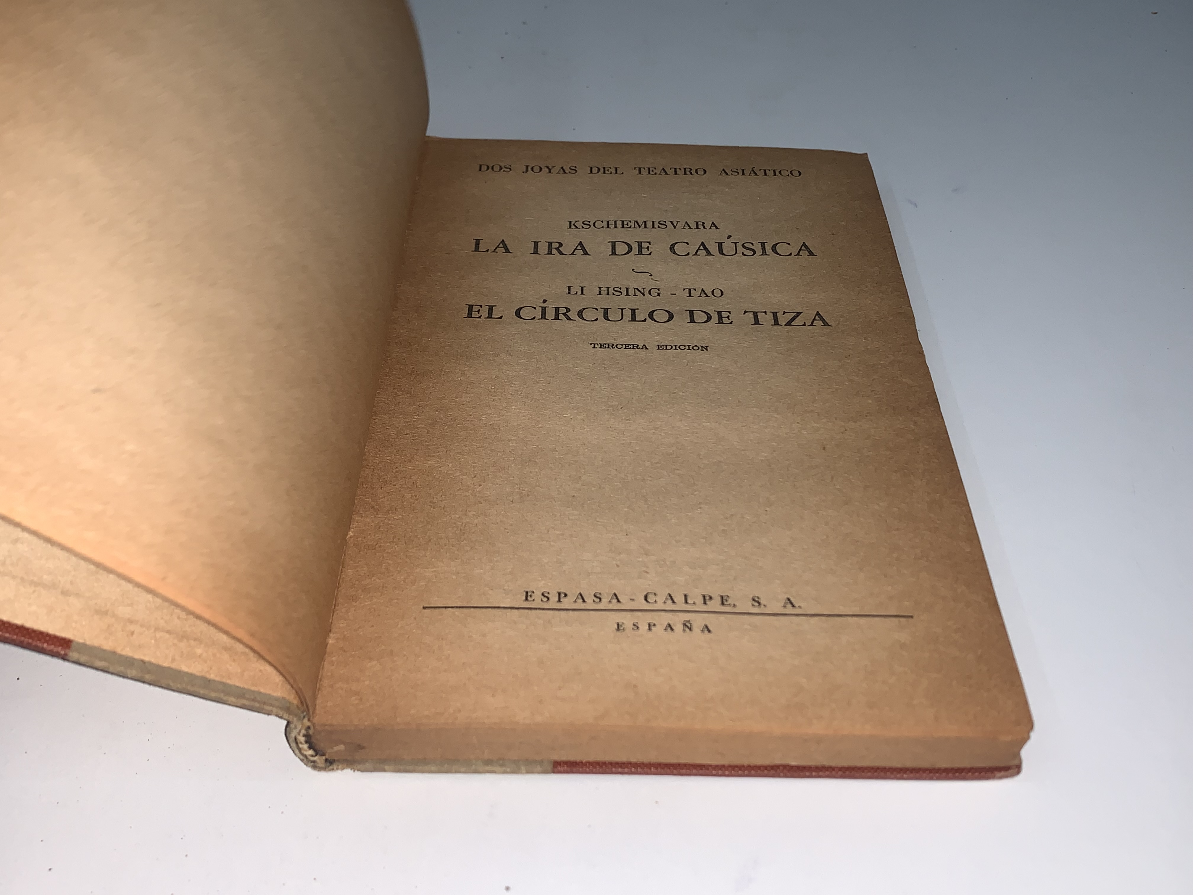 La ira de Cautiva / El círculo de tiza