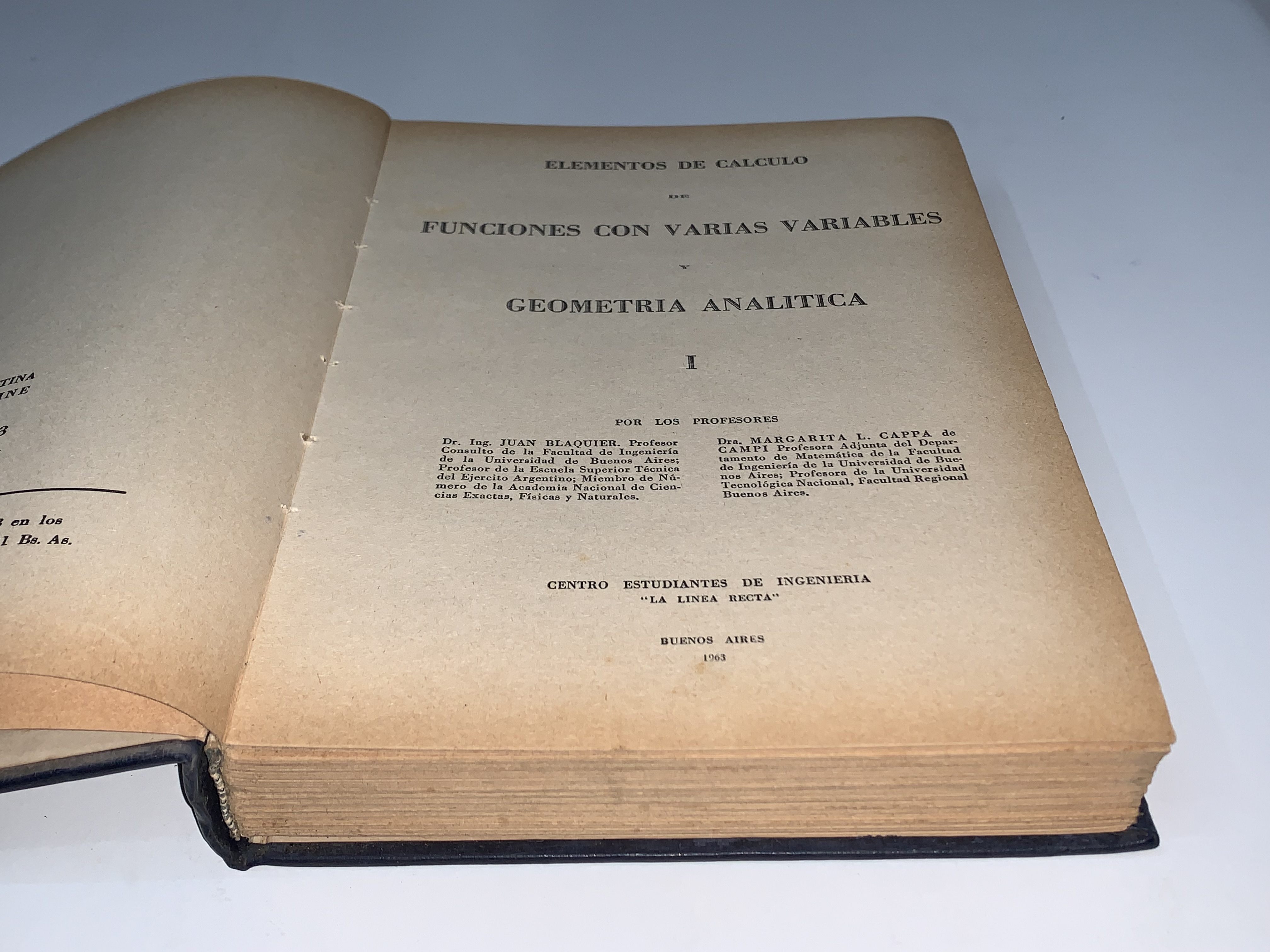 Elementos de cálculo de funciones con varias variables y geometría analítica I