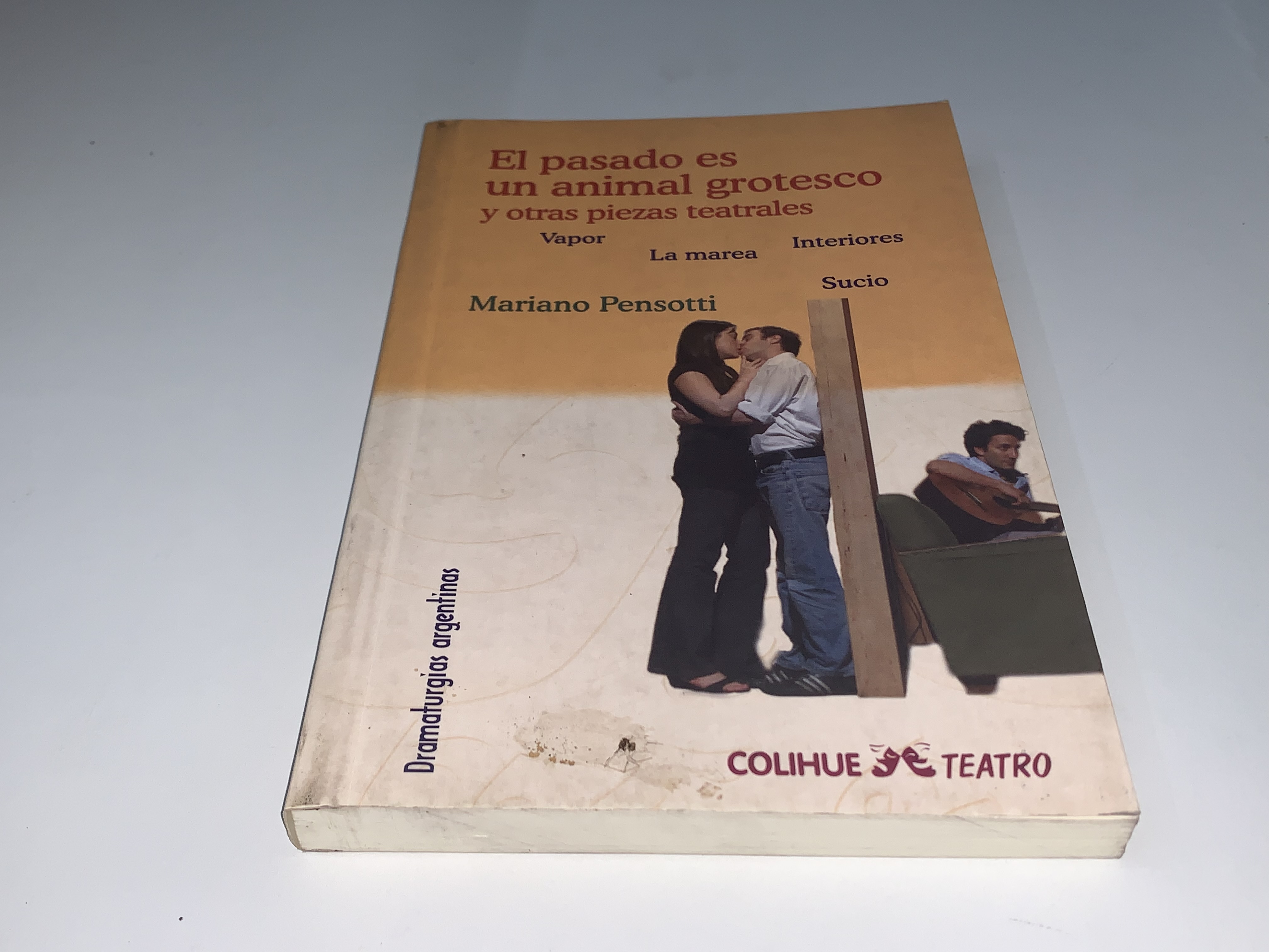 El pasado es un animal grotesco y otras piezas teatrales