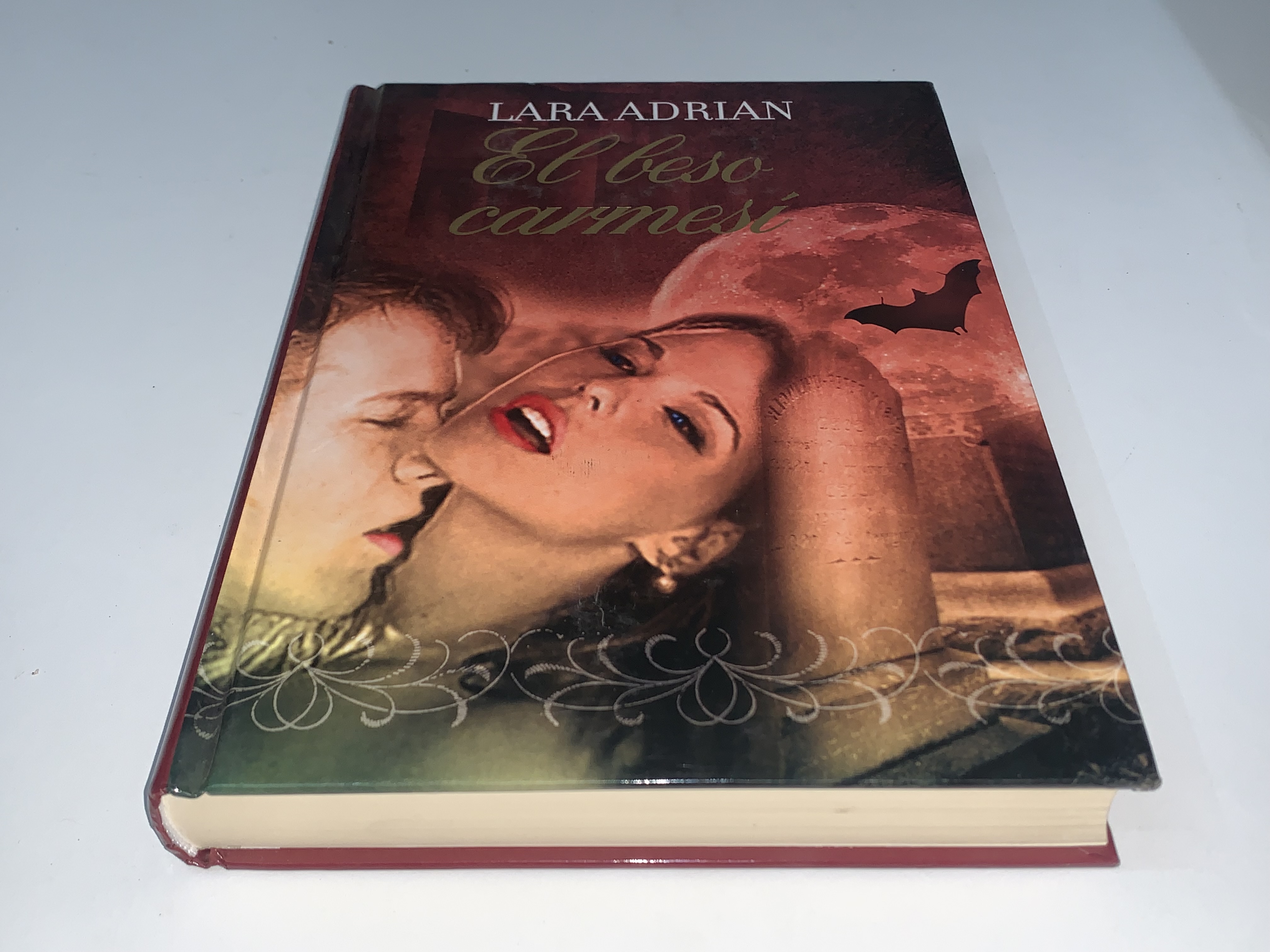 El beso carmesí