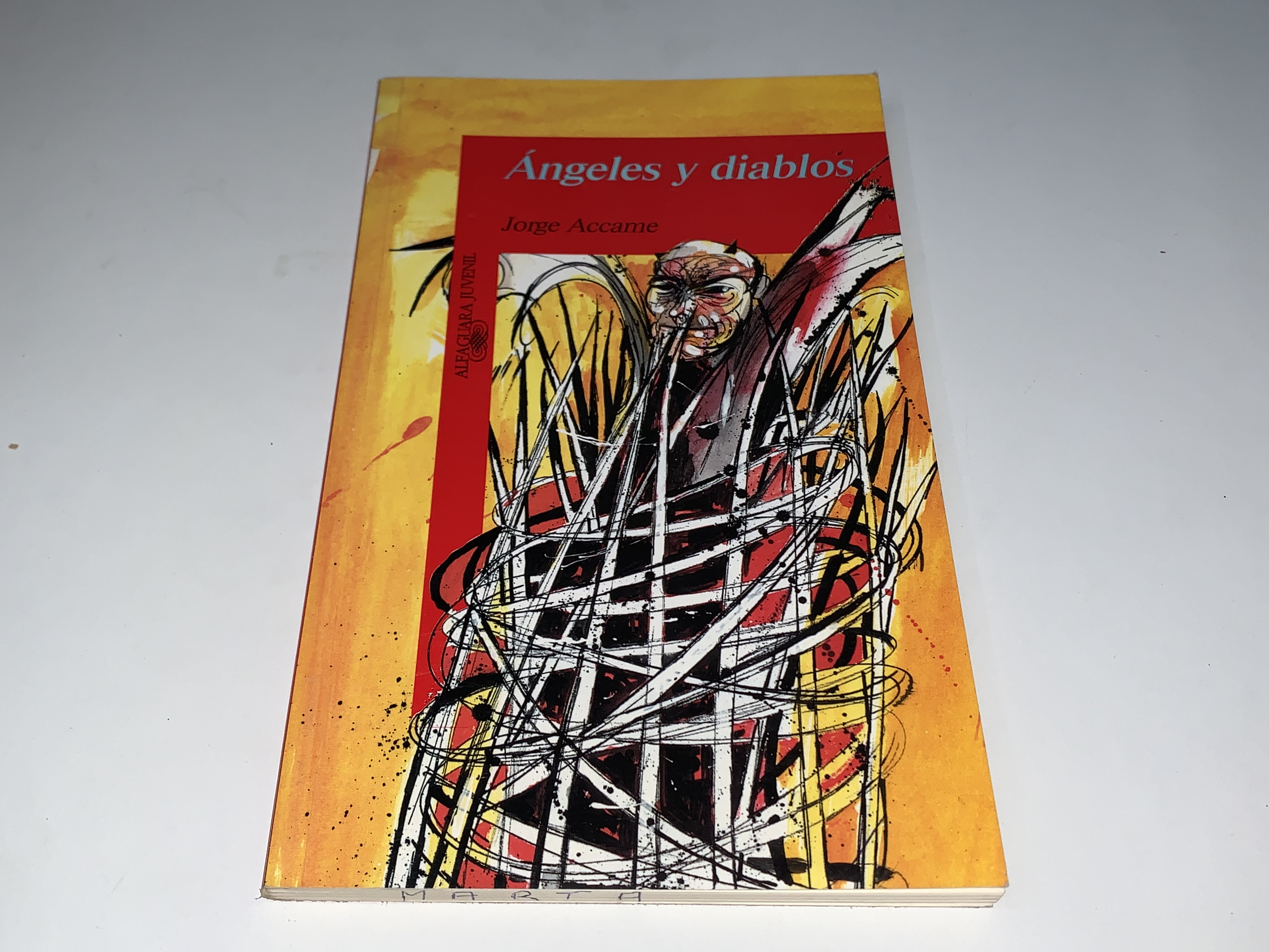 Ángeles y diablos